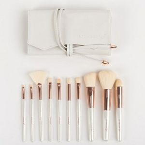 La Beauté Soi 10 piece brush set and roll
